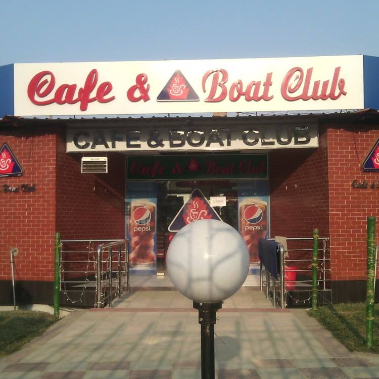 Cafe & Boat Club